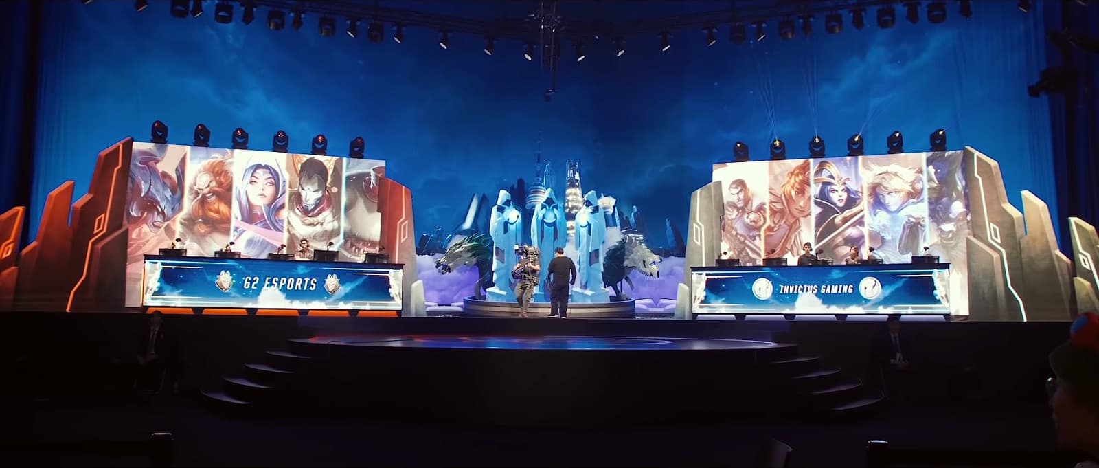 G2 Esports and Invictus Gaming booths facing each other on the Worlds 2018 semifinal stage